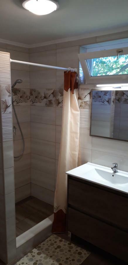 Eszter Vendeghaz Appartement Tiszafüred Buitenkant foto